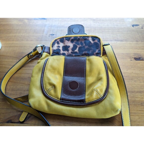 B. Makowsky Organizer Mustard & Brown Genuine Leather Messenger Cross-body bag - Picture 12 of 16